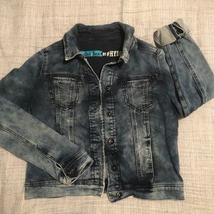 Women’a acid wash jean jacket